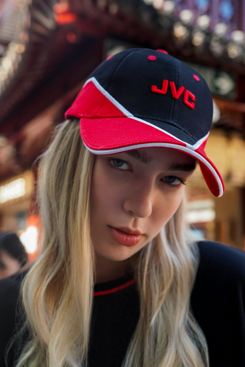 Бейсболки <br> JVC красно-черные