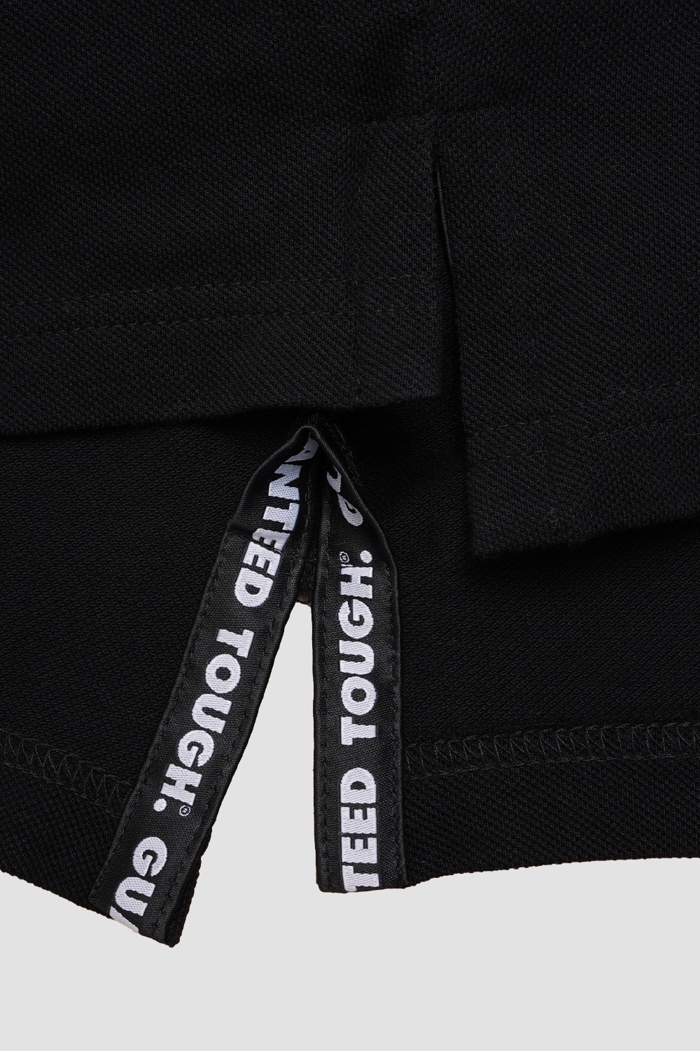 Боковые разрезы с брендированной лентой из жаккарда