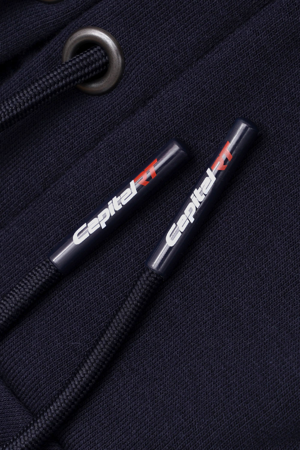 Металлические люверсы и брендированные наконечники шнурков